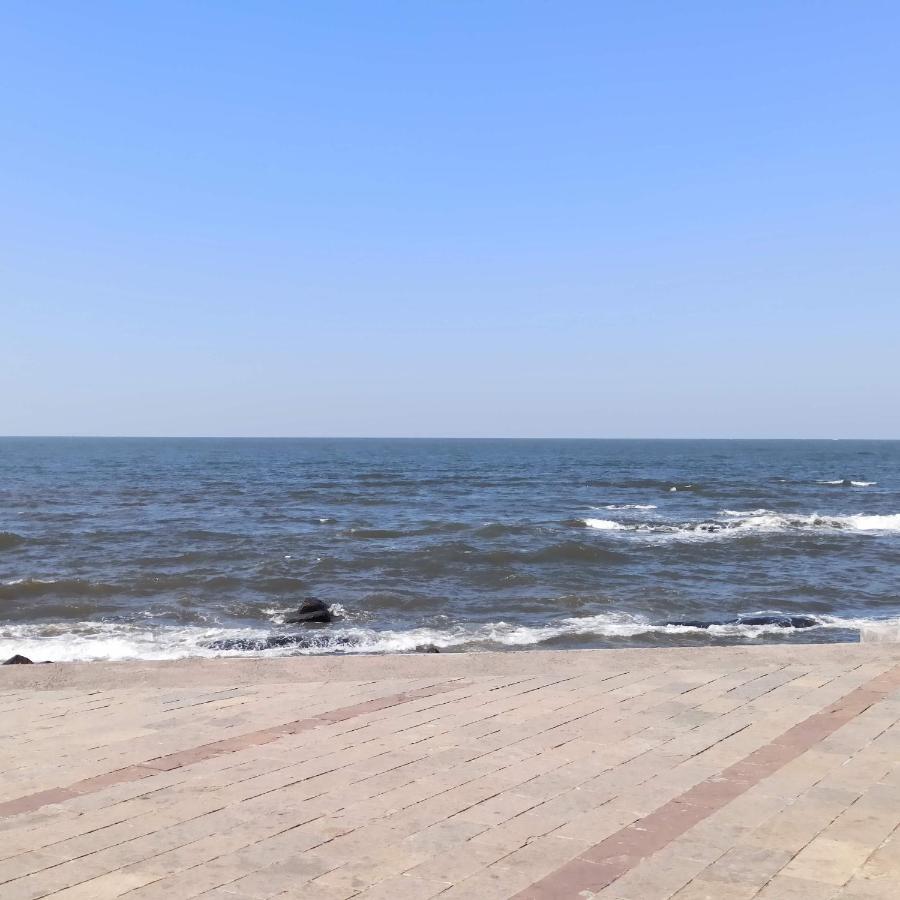 Cozy Private Ac Studio By The Sea Bandstand Bandra W Mumbai Nr Taj Lands End Apartment Exterior photo